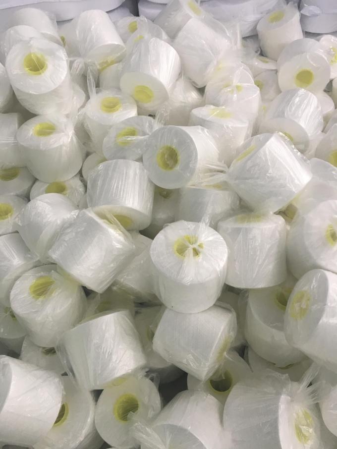 कच्चे सफेद 100% पॉलिएस्टर स्पिन सिलाई धागा यार्न 40/2 गर्म चीन प्रत्यक्ष निर्माता थोक रंगाई ट्यूब प्लास्टिक शंकु